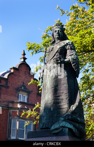 Scarborough Town Hall with a statue of Queen Victoria in front built ...