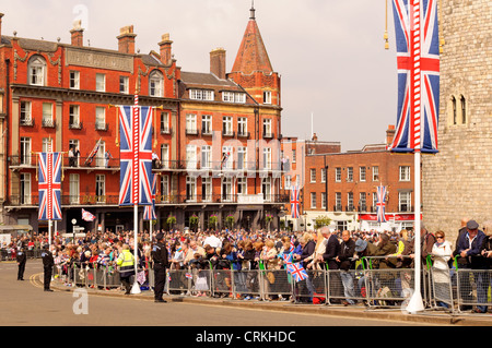 WINDSOR, BERKSHIRE, ENGLAND - MAY 19: Unidentified people waiting for Queens Diamond Jubilee Great Parade to start. Stock Photo