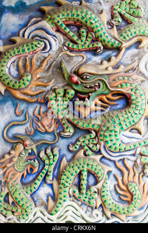 Dragons Motif Carvings Outside Old Chinese Temple Wall Stock Photo