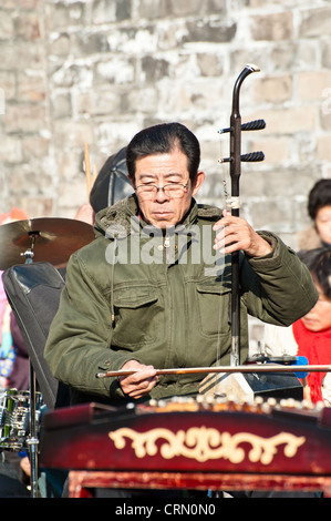 A Chinese man play urheen in an open Chinese music concert in Temple of Heaven Stock Photo