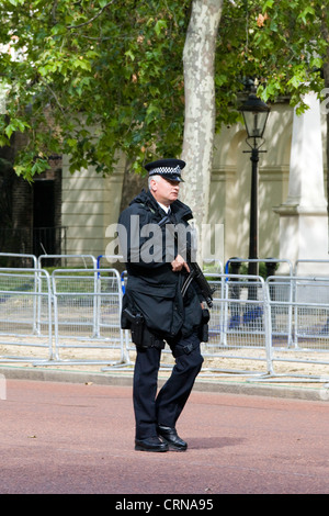 Armed Police Officers on the streets of London England Metropolitan Police Service Stock Photo