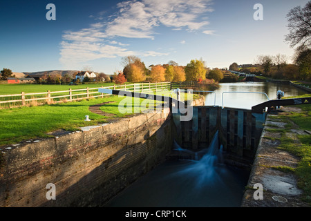 Caen Hill locks on the Kennet and Avon Canal near Devizes, a flight of 29 locks rising 237 feet in 2 miles. Stock Photo