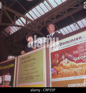 006575 - Ringo Starr and John Lennon filming A Hard Days Night in Marylebone Station, London on 5th April 1964 Stock Photo