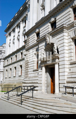 The Treasury Building at 1 Horse Guards Road, a Grade II listed building refurbished in 2002 to allow all treasury staff to work Stock Photo