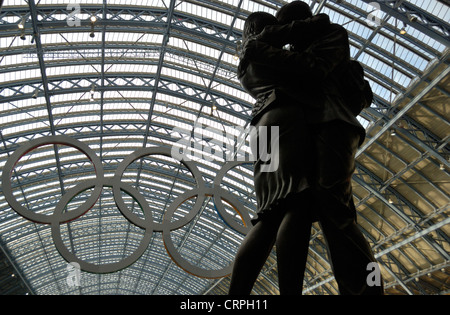 The Lovers statue, a 20-tonne bronze sculpture by Paul Day and a giant set of Olympic rings in St Pancras International. Stock Photo