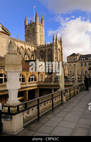 Roman statues around the Roman Baths with Bath Abbey in the background. Stock Photo