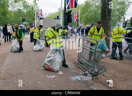 Team of men collecting litter after Diamond Jubilee event Stock Photo