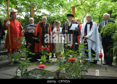 Knollys Rose Ceremony, garden in Seething Lane, City of London, England  2012, 2010s UK HOMER SYKES Stock Photo