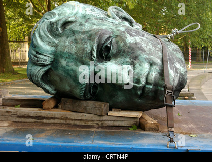 Dismantling the Soviet War Memorial in Berlin-Treptow Stock Photo