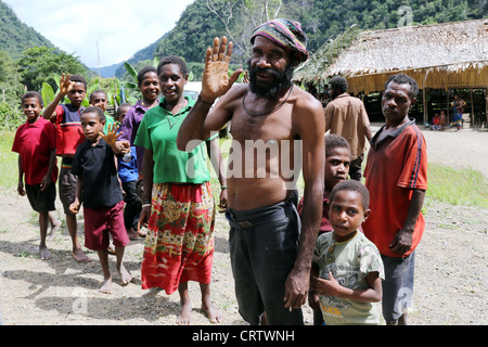 Villagers in the highlands of Owen Stanley Range, Papua New Guinea Stock Photo