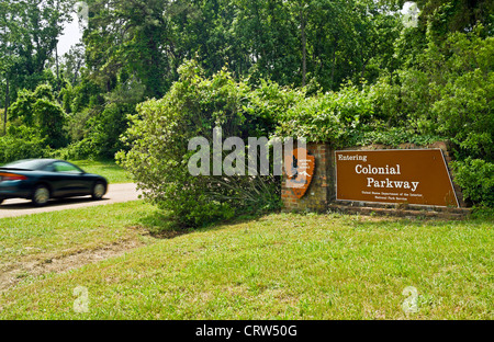 The scenic Colonial Parkway is part of a national park that connects the historical towns of Jamestown, Williamsburg, and Yorktown in Virginia, USA. Stock Photo