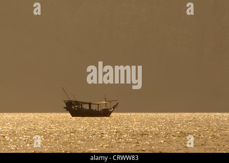 Dhow on a cruise from Khasab to Telegraph Island, Khor Sham, Musandam (west coast), Oman Stock Photo