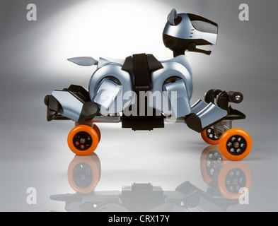 Cane robot Sony AIBO in bianco e nero con osso giocattolo del cane  fotografato su sfondo bianco Foto stock - Alamy