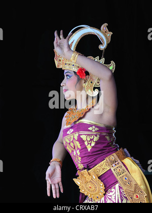 Female dancer, Bollywood style, performs at the Mela 2012 in Glasgow, Scotland, UK Stock Photo