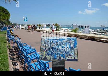 Beach promenade, Boulevard de la Croisette, Cannes, Côte d'Azur, Alpes-Maritimes, Provence-Alpes-Côte d'Azur, France Stock Photo