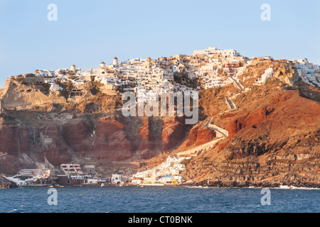 The clifftop village of Oia, on the Greek island of Santorini, Greece Stock Photo