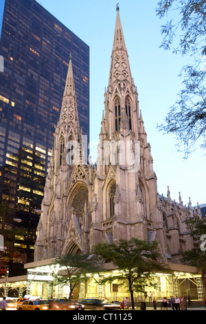 St Patrick's Cathedral on Fifth Avenue in Manhattan, New York City, USA. Stock Photo