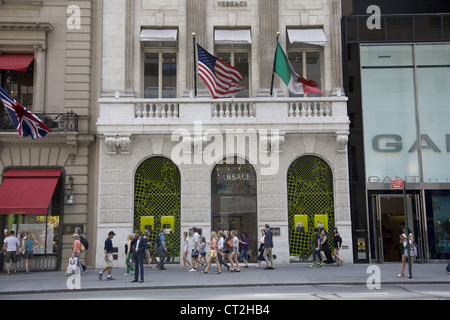 NEW YORK, USA - JULY 1, 2013: Botticelli shoe store in Rockefeller Center, New  York. Botticelli is a brand of hand crafted Italian shoes Stock Photo -  Alamy