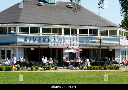 Riverbank restaurant and bar, Stratford-upon-Avon, UK Stock Photo