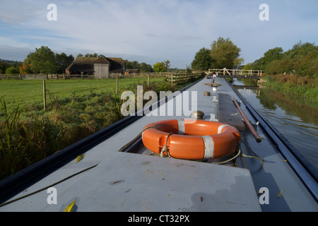 Canal boat approaching a swing bridge with barn on the left, autumn, near Bradford-on-Avon, England Stock Photo