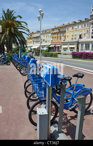 Vélo Bleu rental bike station on Promenade des Anglais, Nice, Côte d'Azur, Alpes-Maritimes, Provence-Alpes-Côte d'Azur, France Stock Photo