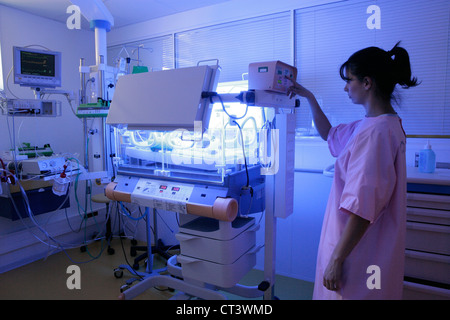 NEONATAL JAUNDICE, PHOTOTHERAPY Stock Photo