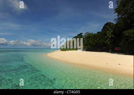 Malaysia, Borneo, Semporna Archipelago, Sipadan, idyllic beach with white sand and transparent turquoise water Stock Photo