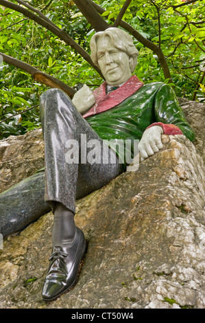 A view of the statue of Oscar Wilde in Merrion Square, Dublin. Stock Photo