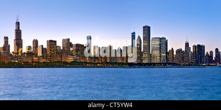 Dusk view of the Chicago skyline in Illinois, USA.