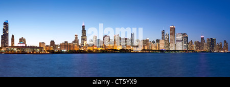 Dusk view of the Chicago skyline in Illinois, USA.