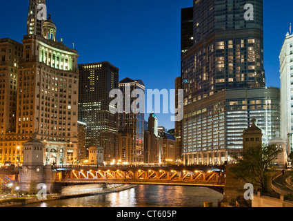 Night-time view of the Michigan Avenue Bridge (officially DuSable Bridge) and downtown Chicago, Illinois, USA. Stock Photo