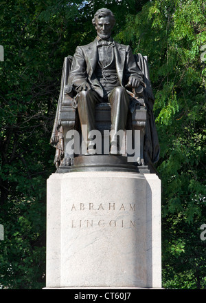 Sitting Lincoln sculpture in Grant Park in Chicago, Illinois, USA Stock Photo