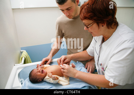 Screaming baby hi-res stock photography and images - Alamy