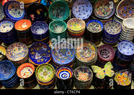 Display of traditional turkish ceramics, Grand Bazaar, Istanbul, Turkey Stock Photo