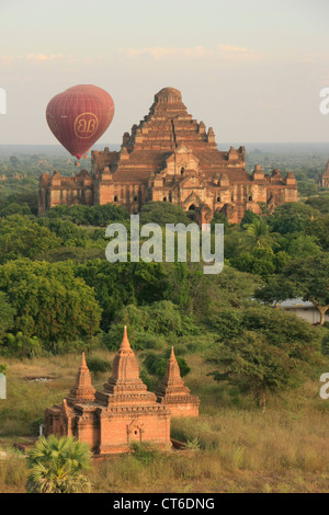 Hot-air balloons near Dhammayangyi temple, Bagan Archaeological Zone, Mandalay region, Myanmar, Southeast Asia Stock Photo