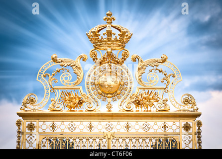 Symbol of Louis XIV the Sun King on the golden gate of Versailles Castle  Stock Photo - Alamy