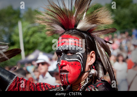 Gerry Hunter, a native of Lac-Simon indian Reservation and wearing Algonquin traditional dresses and paint Stock Photo