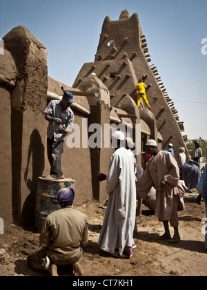 Crepissage festival. Restoration with fresh mud of the Sankore mosque.Timbuktu. mali Stock Photo