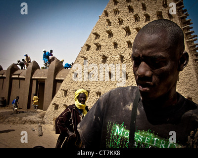 Crepissage festival. Restoration with fresh mud of the Sankore mosque.Timbuktu. mali Stock Photo