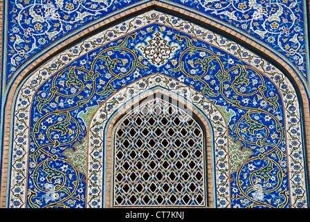 Detail of the ceramic mosaic in one of the windows of the Masjid-i Sheikh Lotfallah, Esfahan, Iran Stock Photo