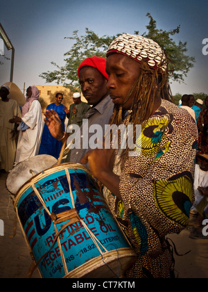 Musicians at Crepissage festival. Restoration with fresh mud of the Sankore mosque.Timbuktu. Mali. North West Africa. Stock Photo