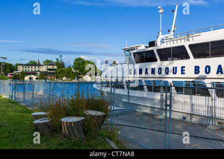 Tour boat for the Thousand Islands at the harbour in Gananoque with the Gananoque Inn behind, Lake Ontario, Ontario, Canada Stock Photo