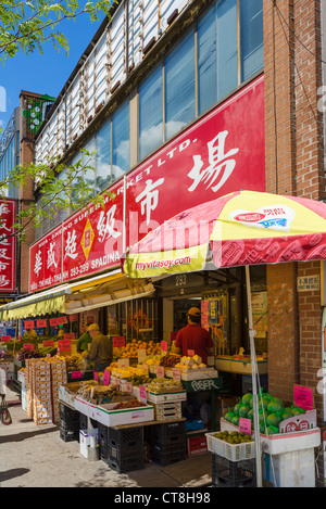 Chinese supermarket on Spadina Avenue in Chinatown, Toronto, Ontario, Canada Stock Photo