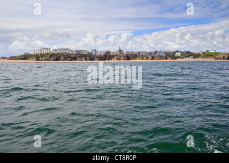 Seafront, Esplanade and skyline of Tenby, Pembrokeshire, with Victorian hotels on the cliff overlooking North Beach. Stock Photo