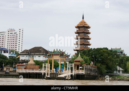 Chinese Temple Chee Chin Khor on the banks of the Chao Praya river which means The River of Kings in Bangkok, Thailand Stock Photo