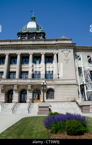 Wisconsin, Manitowoc. 8th Street view of Manitowoc County Courthouse, c.1906, listed in National Register of Historic Places. Stock Photo