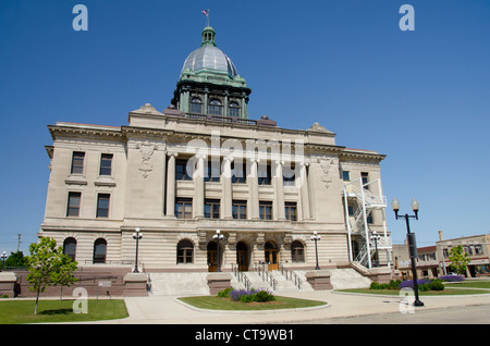 Wisconsin, Manitowoc. 8th Street view of Manitowoc County Courthouse, c.1906, listed in National Register of Historic Places. Stock Photo