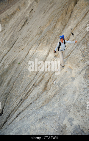 Woman descending von Yangtang to Rizong on a narrow path, Ladakh, Jammu and Kashmir, India Stock Photo