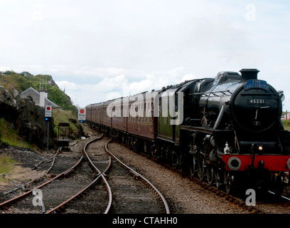 the sherwood forester pulling into the station showing the bend of the tracks Stock Photo