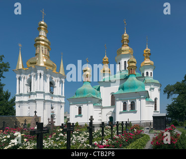 Church of the Nativity of the Virgin (1696) and belltower (1761) at Far Caves in Kyiv Pechersk Lavra Stock Photo